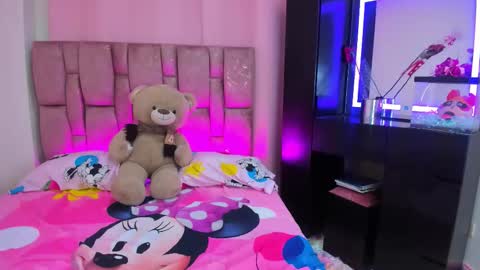 Snapshot of sophie_janner chatting on September 23, 2025, 5:43 am  SOPHIE JANNER online show from September 23, 2025, 5:43 am