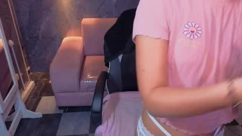 Snapshot of sophie_jones_b chatting on April 20, 2026, 12:41 pm sophie_jones_b online show from April 20, 2026, 12:41 pm