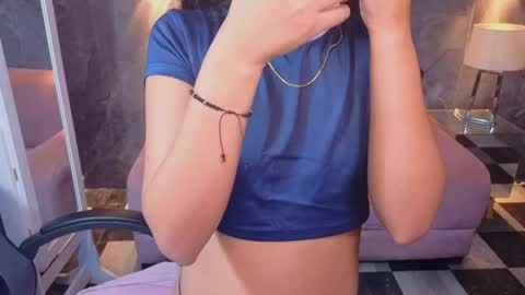 Snapshot of sophie_jones_b chatting on April 21, 2026, 12:44 pm sophie_jones_b online show from April 21, 2026, 12:44 pm