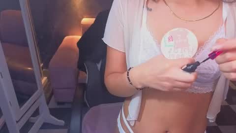 Snapshot of sophie_jones_b chatting on April 28, 2026, 12:43 pm sophie_jones_b online show from April 28, 2026, 12:43 pm