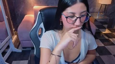 Snapshot of sophie_jones_b chatting on April 29, 2026, 5:30 pm sophie_jones_b online show from April 29, 2026, 5:30 pm