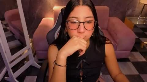 Snapshot of sophie_jones_b chatting on May 2, 2026, 12:32 pm sophie_jones_b online show from May 2, 2026, 12:32 pm