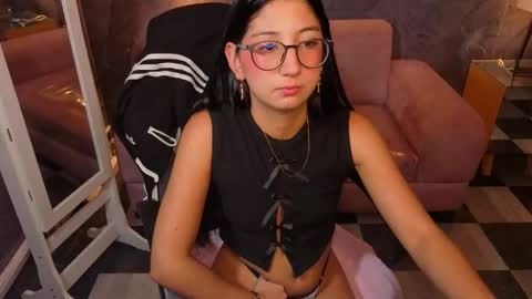 Snapshot of sophie_jones_b chatting on May 8, 2026, 1:38 pm sophie_jones_b online show from May 8, 2026, 1:38 pm