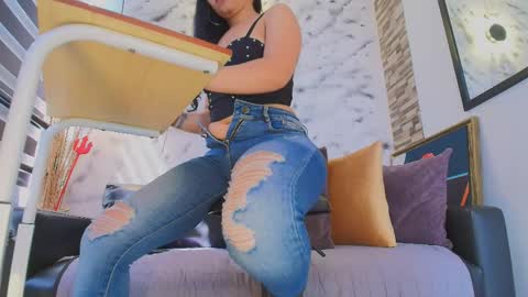 Snapshot of sophie_littles chatting on May 9, 2026, 1:38 pm Sophie online show from May 9, 2026, 1:38 pm