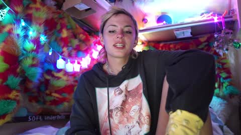 Snapshot of sophie_lovely chatting on February 2, 2025, 4:48 am derpy derpington online show from February 2, 2025, 4:48 am