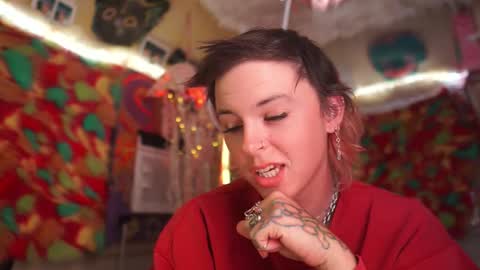 Snapshot of sophie_lovely chatting on November 5, 2025, 4:34 am derpy derpington online show from November 5, 2025, 4:34 am