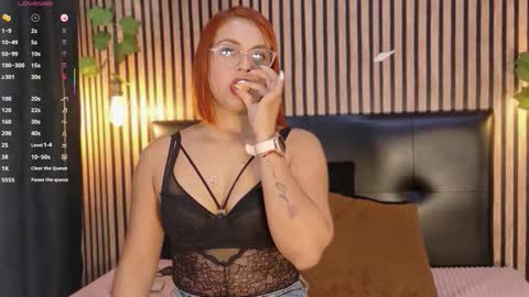 sophie_new25 online show from September 18, 2025, 12:18 pm