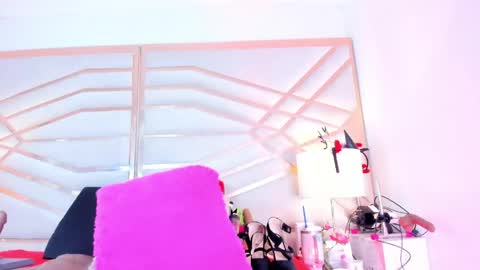 sophie_newton online show from April 22, 2026, 12:07 pm