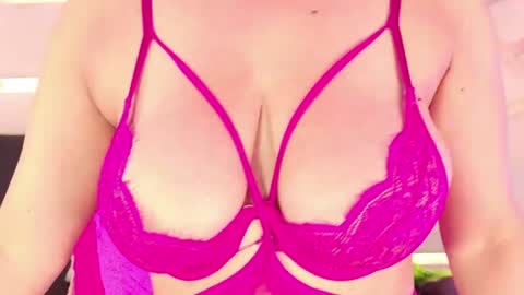 sophie_newton online show from April 29, 2026, 5:30 pm