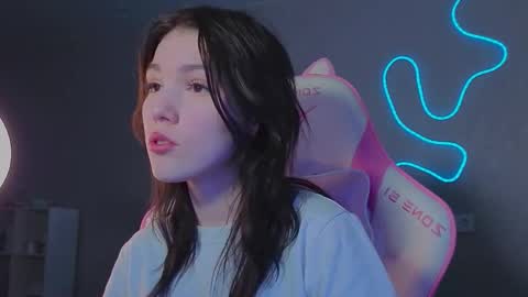 sophie_nomenal_ online show from December 5, 2025, 3:20 pm