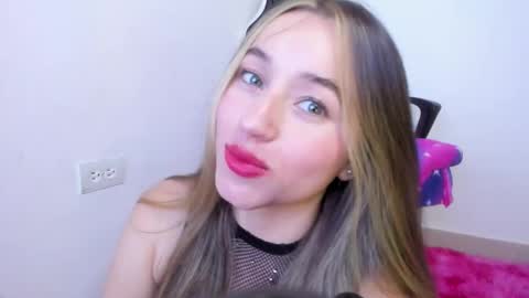 sophie_spencer1 online show from December 23, 2025, 2:31 am