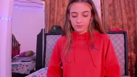 Snapshot of sophie_vega1 chatting on June 26, 2026, 5:17 pm Sophie online show from June 26, 2026, 5:17 pm