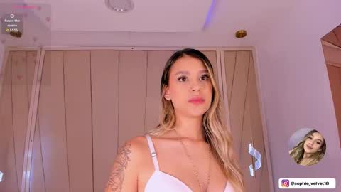 Sophie online show from December 3, 2025, 11:52 am