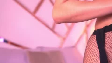 Snapshot of sophie_velvet18 chatting on June 15, 2026, 5:04 pm Sophie online show from June 15, 2026, 5:04 pm