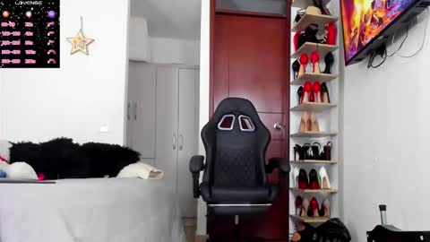 sophiebaker__ online show from December 22, 2025, 1:57 am