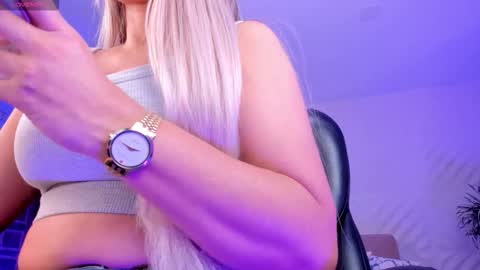 Sophie online show from November 24, 2025, 1:27 am