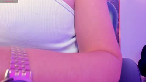 Snapshot of sophiebarnett_ chatting on July 19, 2026, 11:41 pm Sophie online show from July 19, 2026, 11:41 pm
