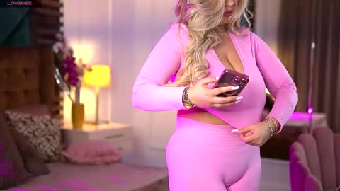 Sophie online show from February 28, 2025, 7:26 am