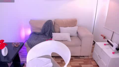 Sophie online show from May 9, 2026, 8:25 pm