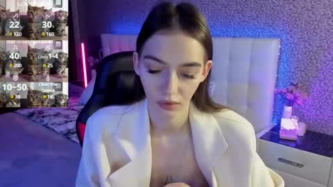 Sophie online show from March 3, 2025, 10:49 am