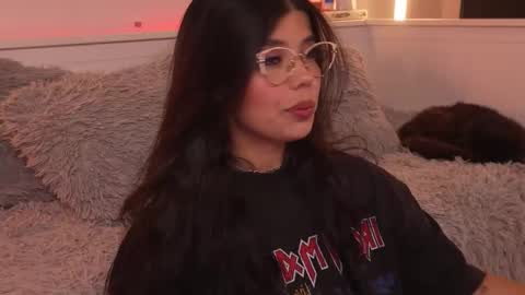 Sophiee  online show from January 8, 2026, 4:48 am