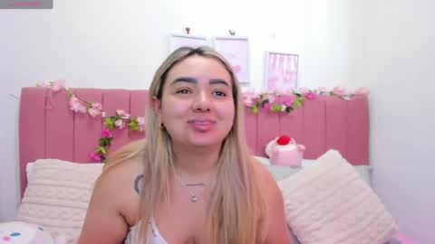 Snapshot of sophiee_rosee chatting on May 18, 2026, 8:25 pm sophiee rosee online show from May 18, 2026, 8:25 pm