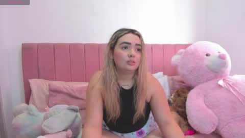 Snapshot of sophiee_rosee chatting on June 7, 2026, 6:33 pm sophiee rosee online show from June 7, 2026, 6:33 pm