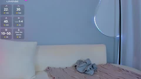 Sophie online show from April 24, 2026, 11:18 pm