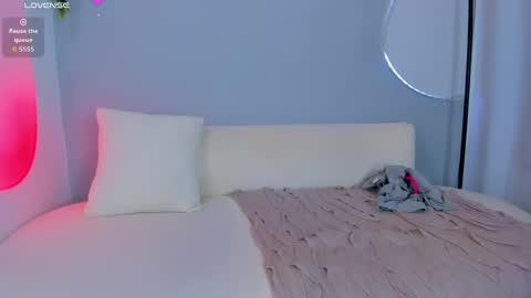 Sophie online show from April 30, 2026, 11:53 pm