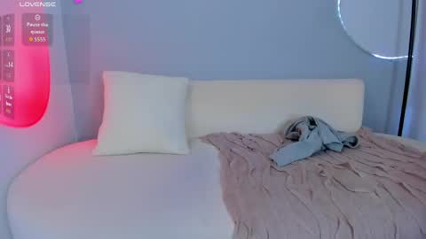 Sophie online show from May 12, 2026, 11:02 pm