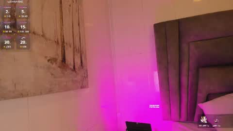 Sophie  online show from June 18, 2026, 10:52 am