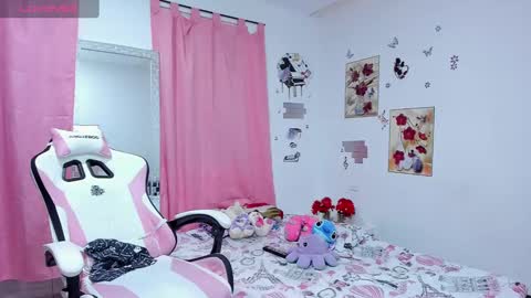 Sophie Woods  online show from December 28, 2024, 9:08 pm