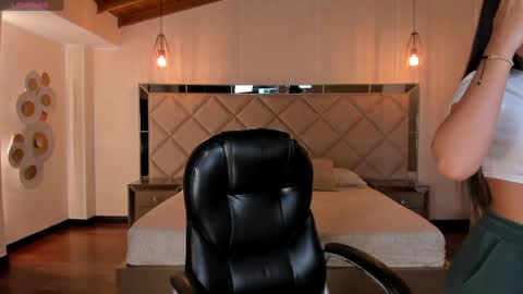 Sophie Houston online show from April 23, 2026, 3:08 am