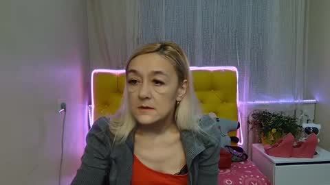 sophiekittyy online show from January 28, 2025, 7:32 am