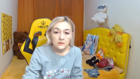 sophiekittyy online show from February 1, 2025, 7:15 am