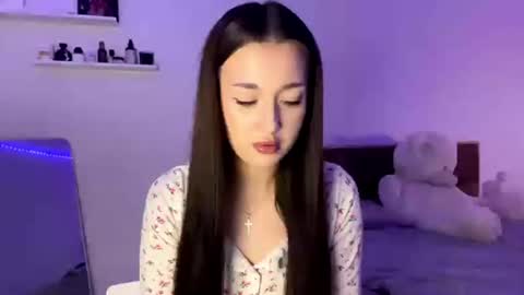 Snapshot of sophielainee chatting on June 18, 2026, 5:17 pm citygirl my face is 10 my body tea everything on me natural im petiteee online show from June 18, 2026, 5:17 pm