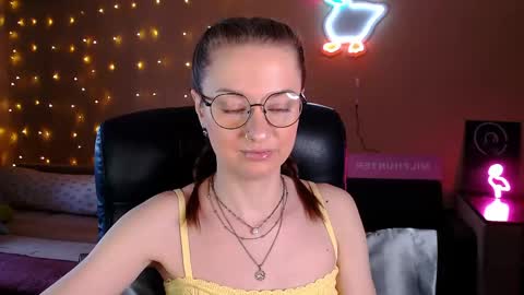 sophieleroux online show from May 7, 2026, 12:10 pm