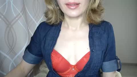 Sophiemisss online show from November 4, 2025, 7:51 am