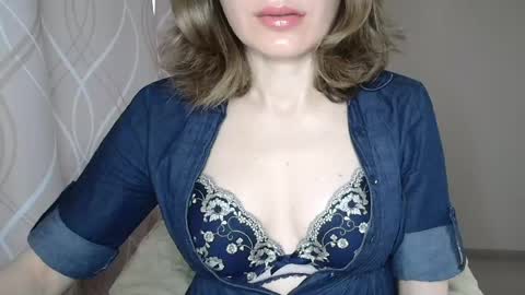 Sophiemisss online show from May 17, 2026, 6:22 am