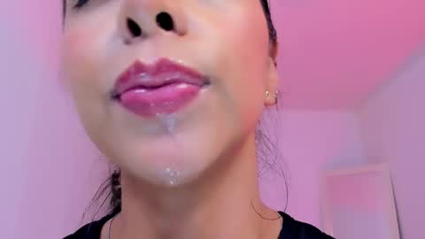 sophierooy online show from May 5, 2026, 2:30 am