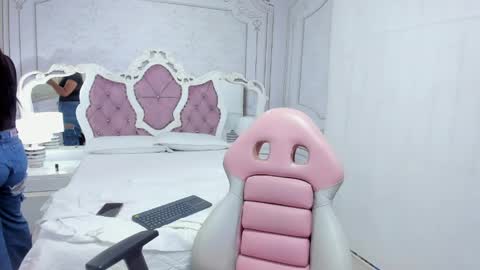 Snapshot of sophiesexx_ chatting on May 1, 2026, 6:45 pm Sopjie online show from May 1, 2026, 6:45 pm