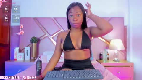 Snapshot of sophiesinclair chatting on October 23, 2025, 12:59 pm Sophie online show from October 23, 2025, 12:59 pm