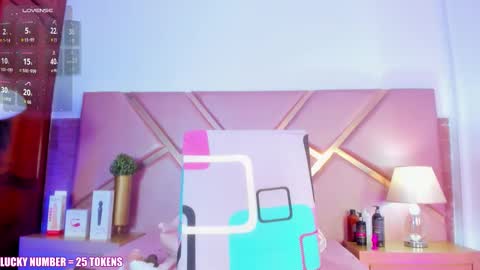 Sophie online show from October 31, 2025, 1:01 pm