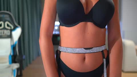       online show from October 23, 2025, 8:07 pm