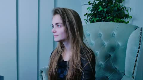 Snapshot of sophiesuvi chatting on December 1, 2024, 7:36 pm Sophie and my bestie Mandy    online show from December 1, 2024, 7:36 pm