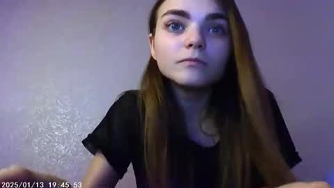 Snapshot of sophiesuvi chatting on January 12, 2025, 9:29 pm Sophie and my bestie Mandy    online show from January 12, 2025, 9:29 pm
