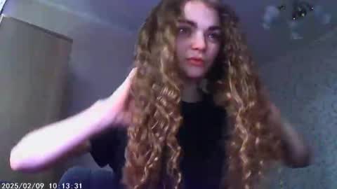 Snapshot of sophiesuvi chatting on February 8, 2025, 11:55 am Sophie and my bestie Mandy    online show from February 8, 2025, 11:55 am