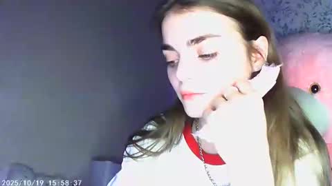 Snapshot of sophiesuvi chatting on October 18, 2025, 5:46 pm Sophie and my bestie Mandy    online show from October 18, 2025, 5:46 pm