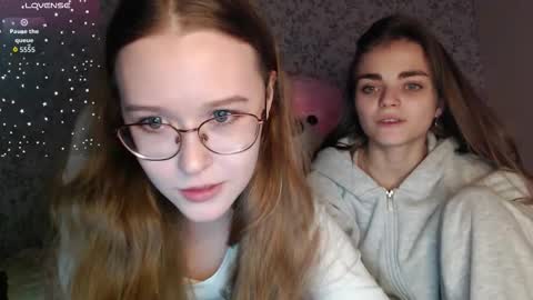 Snapshot of sophiesuvi chatting on October 19, 2025, 3:34 pm Sophie and my bestie Mandy    online show from October 19, 2025, 3:34 pm