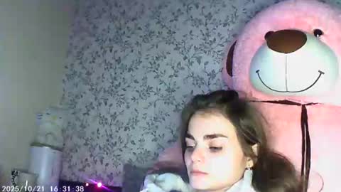 Snapshot of sophiesuvi chatting on October 20, 2025, 6:19 pm Sophie and my bestie Mandy    online show from October 20, 2025, 6:19 pm